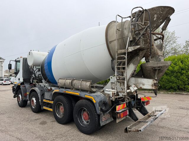 Betoniauto Iveco Trakker 440