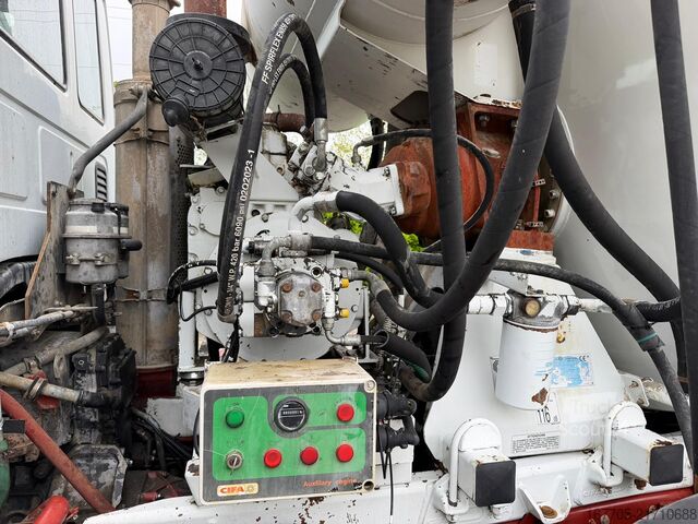 Betoniauto Iveco Trakker 440