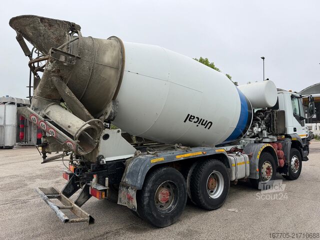 Betoniauto Iveco Trakker 440