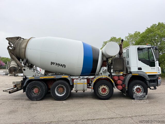 Betoniauto Iveco Trakker 440