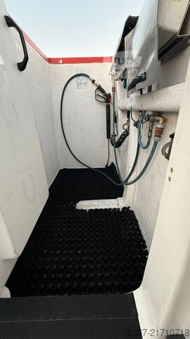 Uz kravas automobiļa uzstādīta darba platforma Renault D12 Steiger  France Elevateur 192 CPM