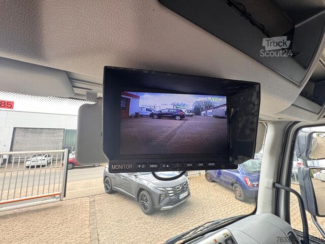 Uz kravas automobiļa uzstādīta darba platforma Renault D12 Steiger  France Elevateur 192 CPM