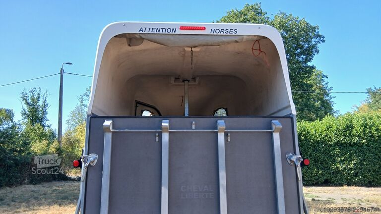 Viehtransporter Auflieger  Remorque a cheval liberté