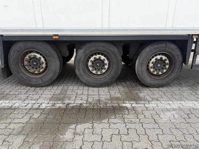 Kølet/frosset transport Schmitz Refrigerated trailer / Kühlauflieger / Køletrailer
