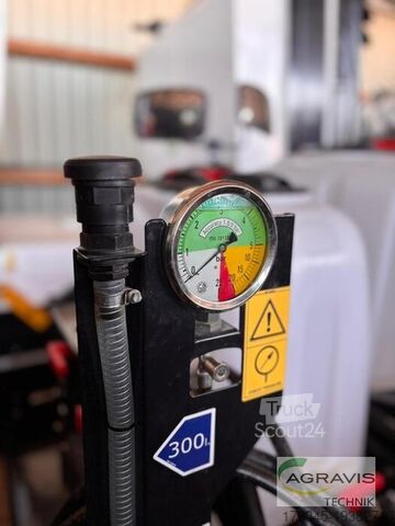 Pflanzenschutzmaschine Ecorobotix Feldroboter Anbauro ARA 6.0