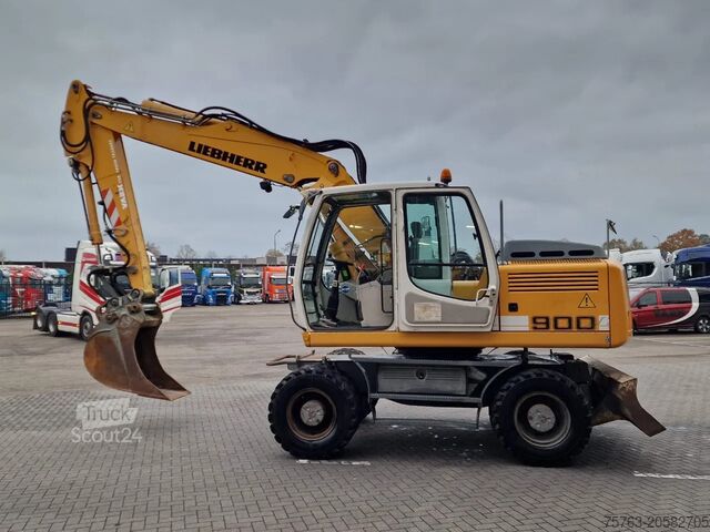 Escavatore gommato Liebherr A900C - 95 KW - Central Greasing -