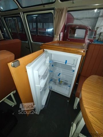 Minibús MERCEDES-BENZ Vorgänger Sprinter O 319 Samba mit Faltdach AC