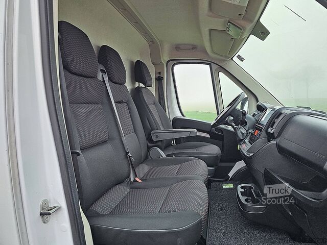 Kombi s vysokou střechou CITROEN JUMPER 2.2 L4H2 Maxi Airco