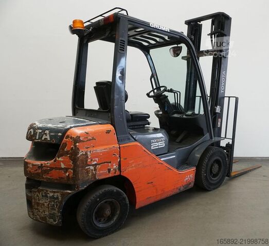 Heftruck Toyota 02-8FDF25