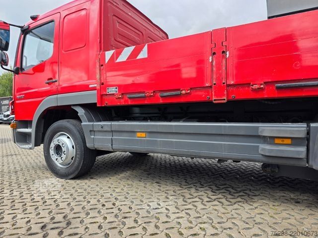 Lastebilmontert kran MERCEDES-BENZ Atego 1522 / Mit Fernbedienung / HIAB 077 E-4 HI