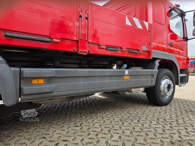 Lastebilmontert kran MERCEDES-BENZ Atego 1522 / Mit Fernbedienung / HIAB 077 E-4 HI
