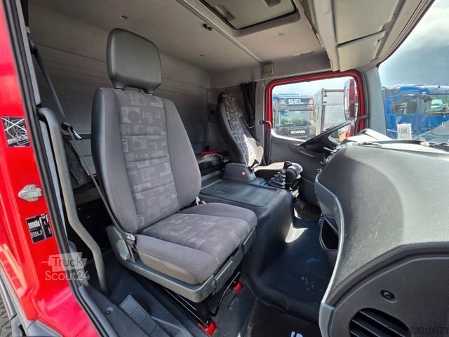 Lastebilmontert kran MERCEDES-BENZ Atego 1522 / Mit Fernbedienung / HIAB 077 E-4 HI