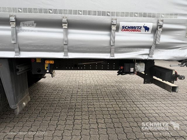 Semi-remorque bâchée Schmitz Cargobull Curtainsider Mega Getränke