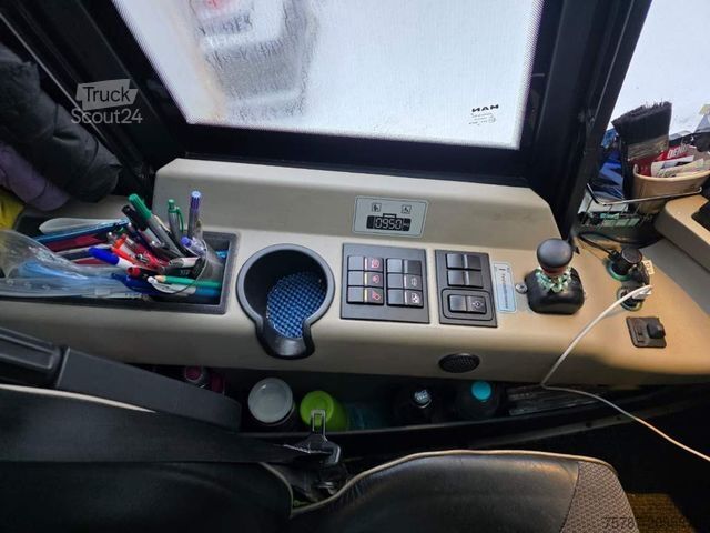 Tilausajobussi NEOPLAN Cityliner L 63+2+1,neues AT Getriebe,ZF Intarder