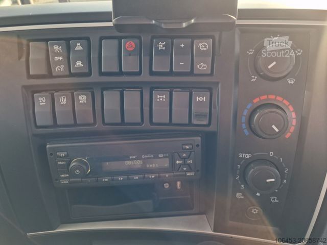 Tipper van RENAULT D 240 Kipper/Mod 22 KM 22000/AHK/Oel/AC