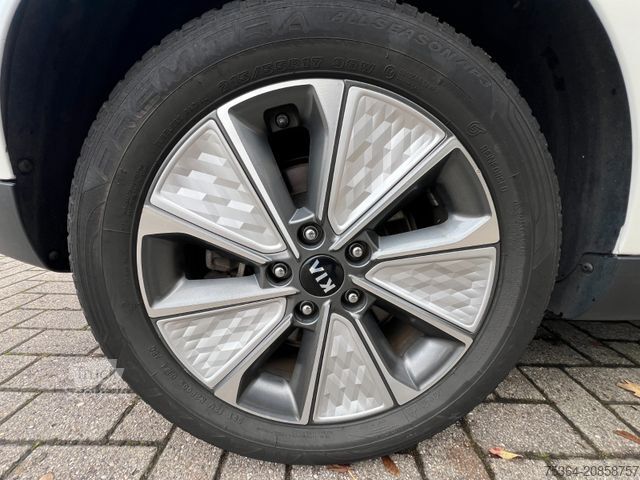 Van KIA Soul e-Soul DynamicLine 64 kWh LED Navi Kamera