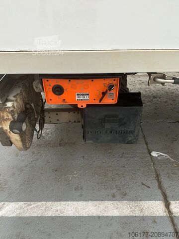 Transport réfrigéré/congélé Renault D 12  220 / 264728 km / EURO 6