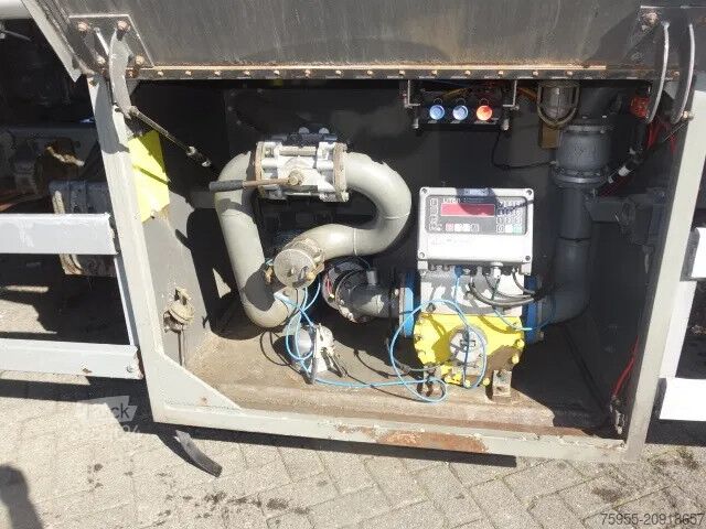 Camion-citerne Volvo FL 240 220PK 12000 LITER STEELSPRINGS