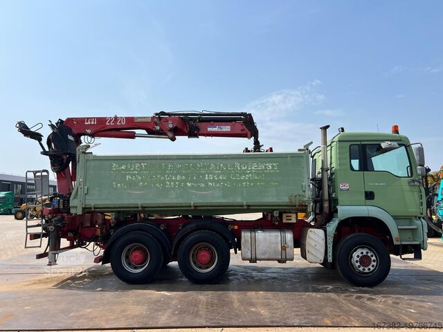 Volquete con grúa MAN TGA 26.480 tipper + HMF crane