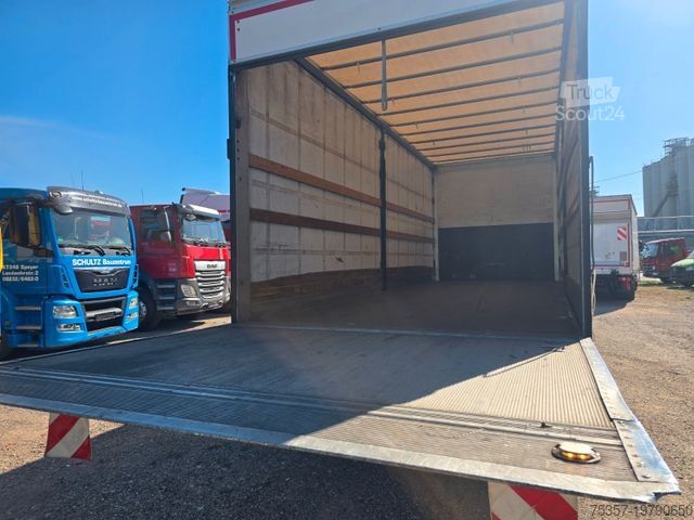 Transportador con plataforma y toldo MERCEDES-BENZ 1324 Plane Spriegel Hebebühne.