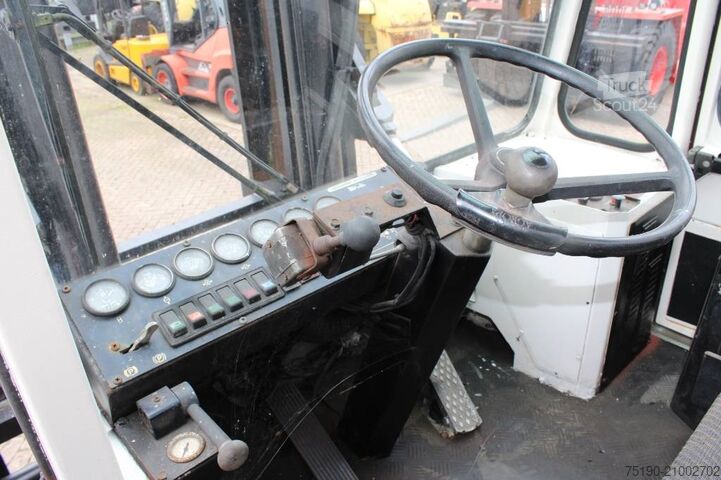 Chariot élévateur Svetruck 16120