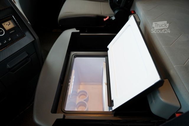 Standard tractor unit RENAULT T480 / 13 L / RETARDER / I-PARK COOL  /   OPONY