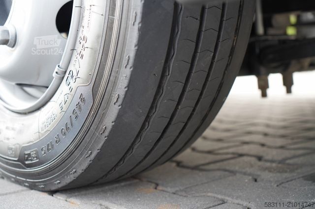 Camion jumbo RENAULT D 210 / 4x2 / KONTENER / 7,5M / WINDA DHOLLANDIA