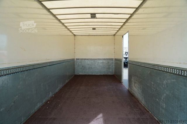 Camion jumbo RENAULT D 210 / 4x2 / KONTENER / 7,5M / WINDA DHOLLANDIA