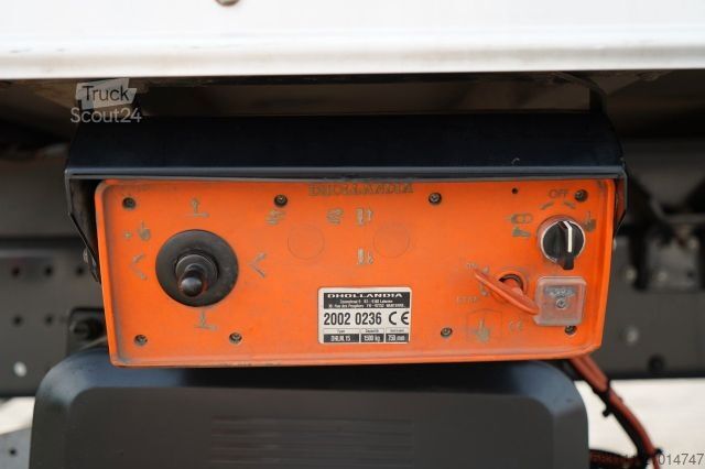 Camion jumbo RENAULT D 210 / 4x2 / KONTENER / 7,5M / WINDA DHOLLANDIA