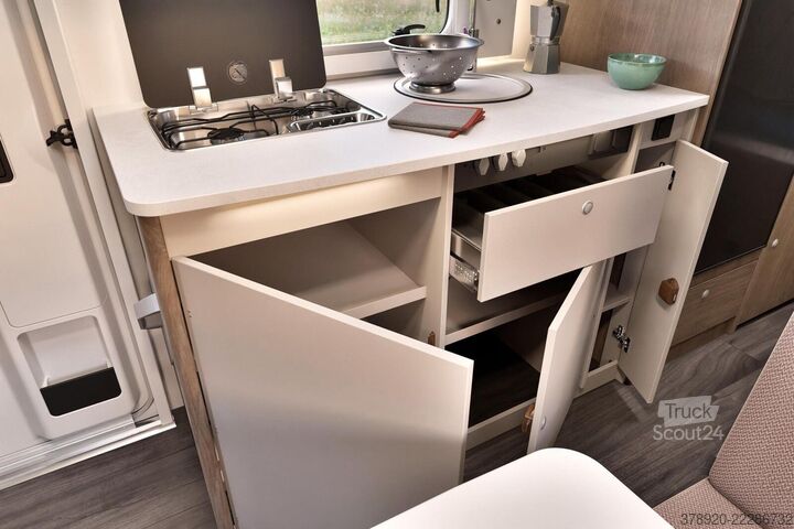 Camper mansardato CARADO pro A 361 Oktober 2026 Verfügbar
