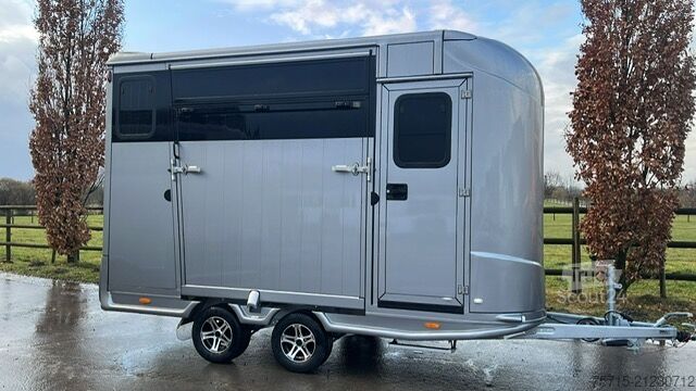 Ló-szállító utánfutó Steinsberger ANKA 2 Pferde mit Hengstausstattung