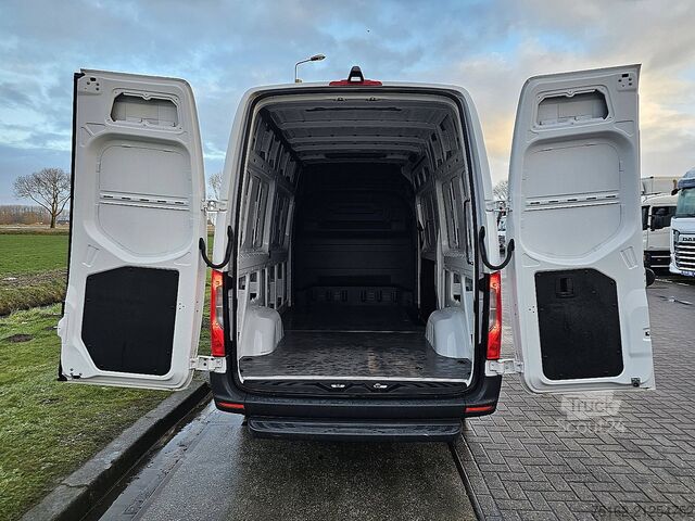 High-roof van MERCEDES-BENZ SPRINTER 317 L2H2 Navi 360