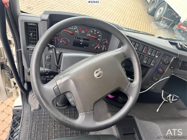 Resväska Volvo FE350 4x2 box truck – fridge/freezer unit – Bussby