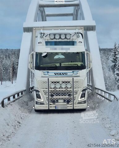 Mala Volvo FH16 16 pallet 6x4 box truck with Onspot tool boxe