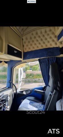 Matkalaukku Volvo FH16 16 pallet 6x4 box truck with Onspot tool boxe