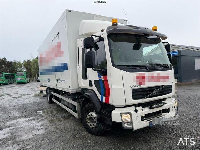 Matkalaukku Volvo FL 4x2 box truck with a 1500 kg lift and remote co