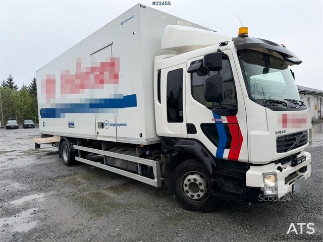 Matkalaukku Volvo FL 4x2 box truck with a 1500 kg lift and remote co
