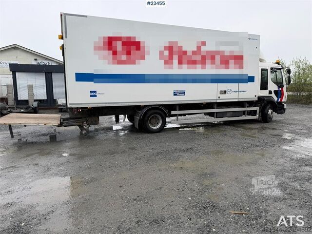 Matkalaukku Volvo FL 4x2 box truck with a 1500 kg lift and remote co