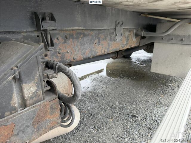 Mala Volvo FL 4x2 box truck with a 1500 kg lift and remote co