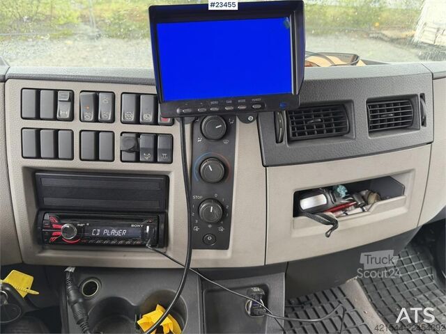 Mala Volvo FL 4x2 box truck with a 1500 kg lift and remote co