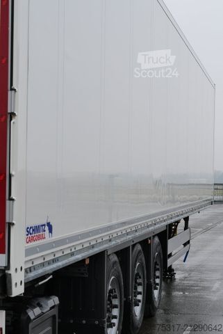 Semiremorcă carosată SCHMITZ CARGOBULL SKO/SBO  24 ZURRLEISTE / ZURRINGE / LIFTACHSE