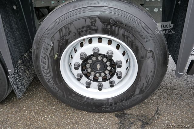 Semiremorcă carosată SCHMITZ CARGOBULL SKO/SBO  24 ZURRLEISTE / ZURRINGE / LIFTACHSE