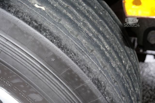 Semiremorcă carosată SCHMITZ CARGOBULL SKO/SBO  24 ZURRLEISTE / ZURRINGE / LIFTACHSE