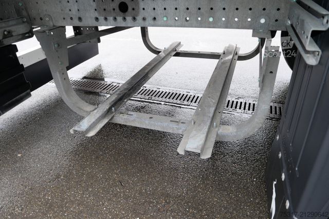 Semiremorcă carosată SCHMITZ CARGOBULL SKO/SBO  24 ZURRLEISTE / ZURRINGE / LIFTACHSE