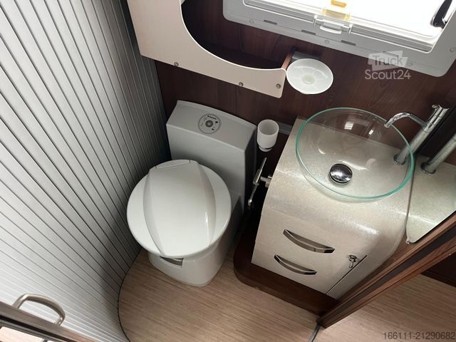 Camper integrado MCLOUIS Nevis 872 - Queens/Hubbett -  - Solar