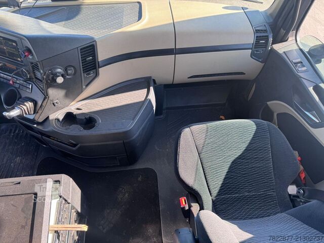 Avtovlekaš tovornjak LF9 Mercedes-Benz Actros 1845