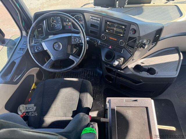 Avtovlekaš tovornjak LF9 Mercedes-Benz Actros 1845