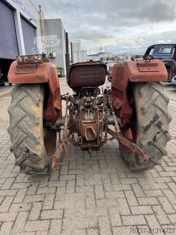 Κλασικό τρακτέρ Massey Ferguson 140