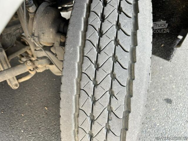 Furgone centinato Mercedes-Benz Atego 818