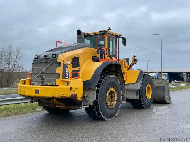 навантажувач Volvo L220H
